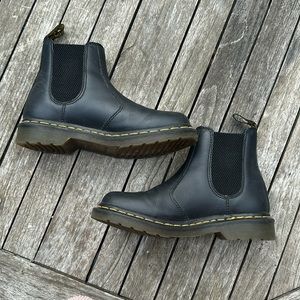 Doc Martens / Dr Martens Black 2976 Chelsea Boot